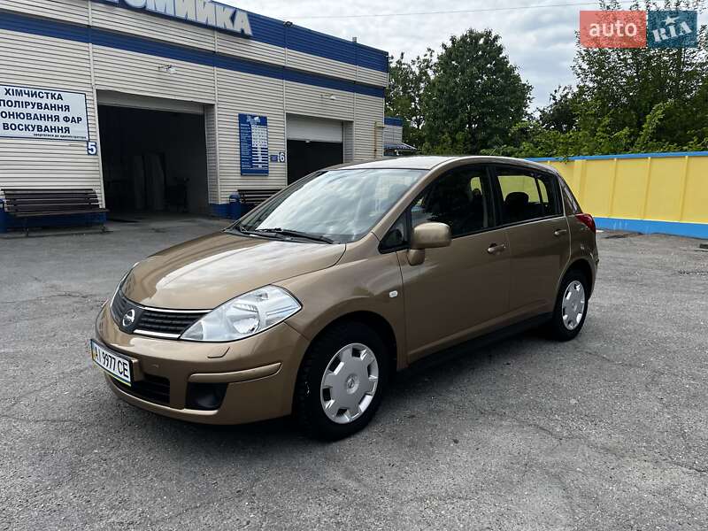 Nissan TIIDA 2008