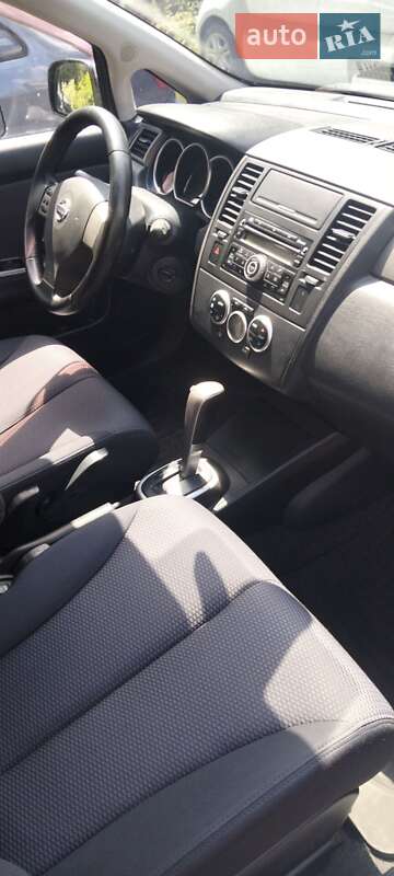 Хэтчбек Nissan TIIDA 2009 в Львове