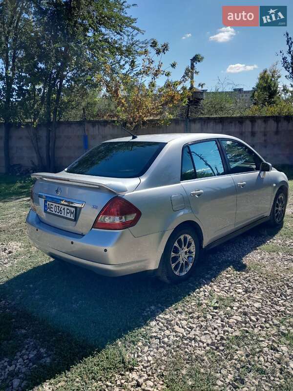 Хэтчбек Nissan TIIDA 2007 в Кривом Роге фото Хэтчбек Nissan TIIDA 2007 в Кривом Роге
