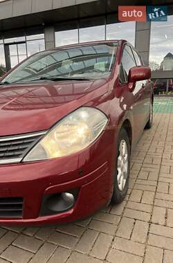 Хэтчбек Nissan TIIDA 2007 в 