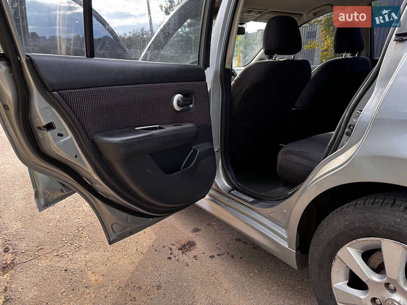 Хэтчбек Nissan TIIDA 2010 в Одессе