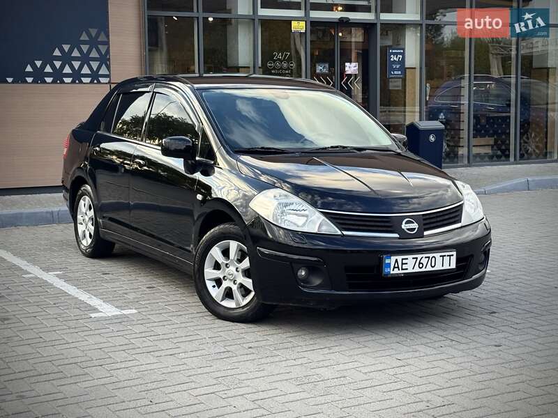 Nissan TIIDA 2009