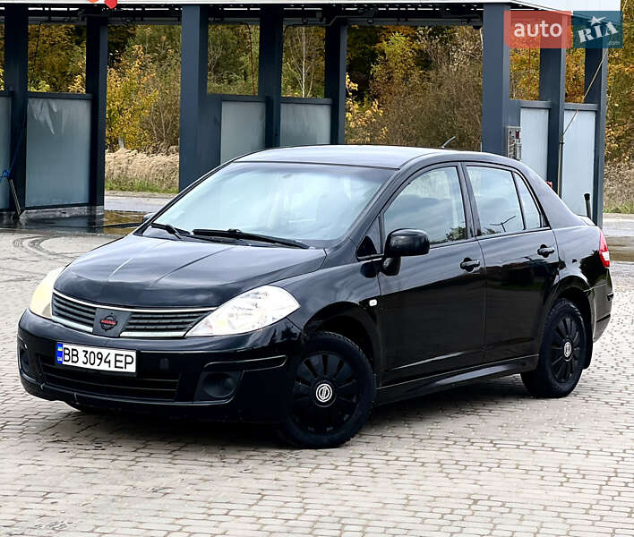 Седан Nissan TIIDA 2010 в Самборе
