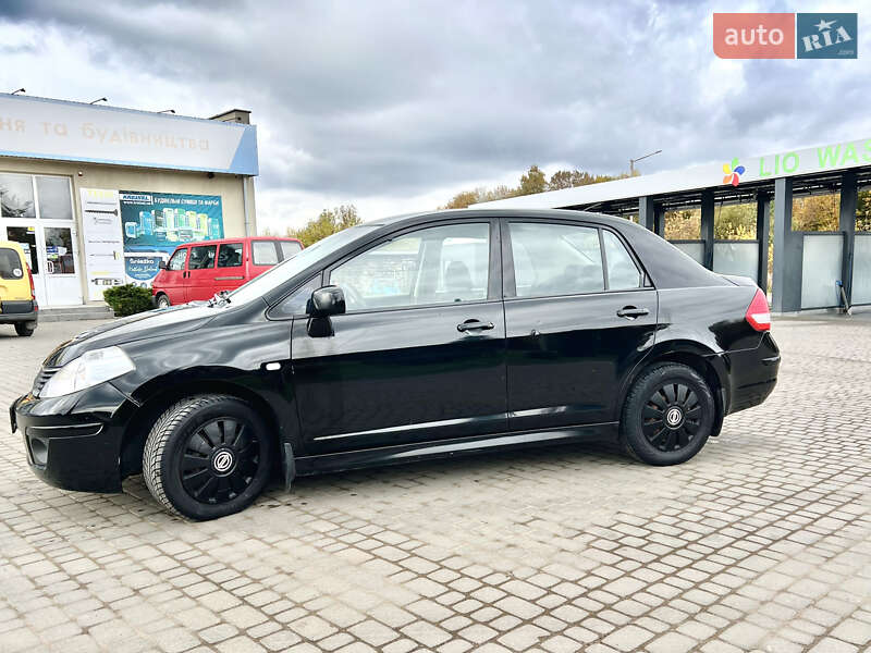 Седан Nissan TIIDA 2010 в Самборе
