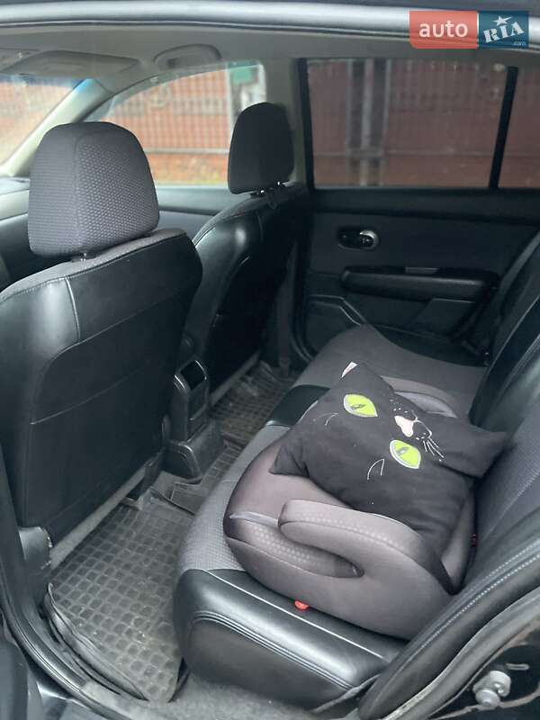 Хэтчбек Nissan TIIDA 2008 в Чернигове