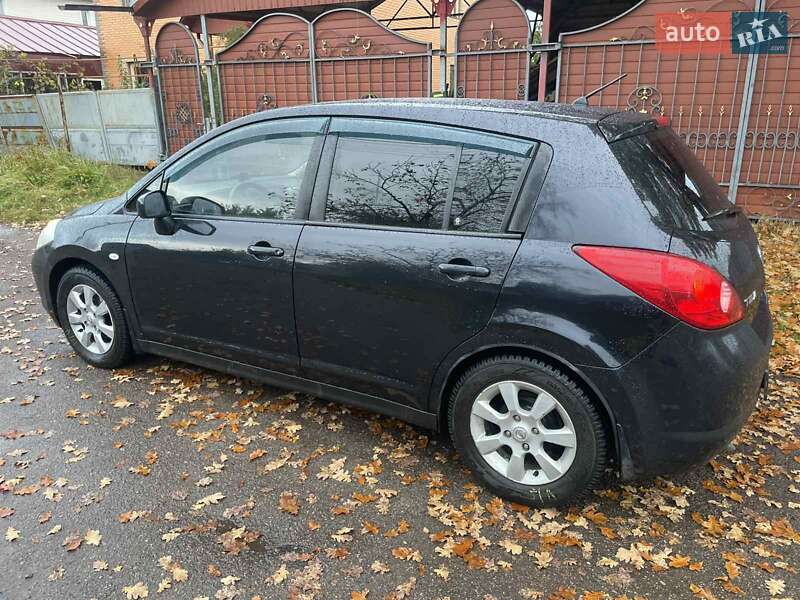 Хэтчбек Nissan TIIDA 2008 в Чернигове