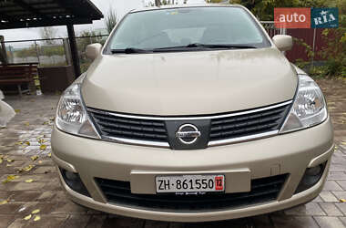 Хэтчбек Nissan TIIDA 2010 в 
