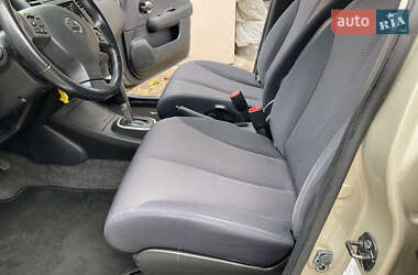 Хэтчбек Nissan TIIDA 2010 в 