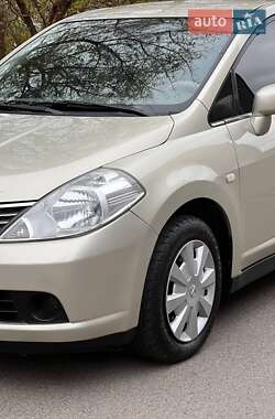 Седан Nissan TIIDA 2006 в Киеве