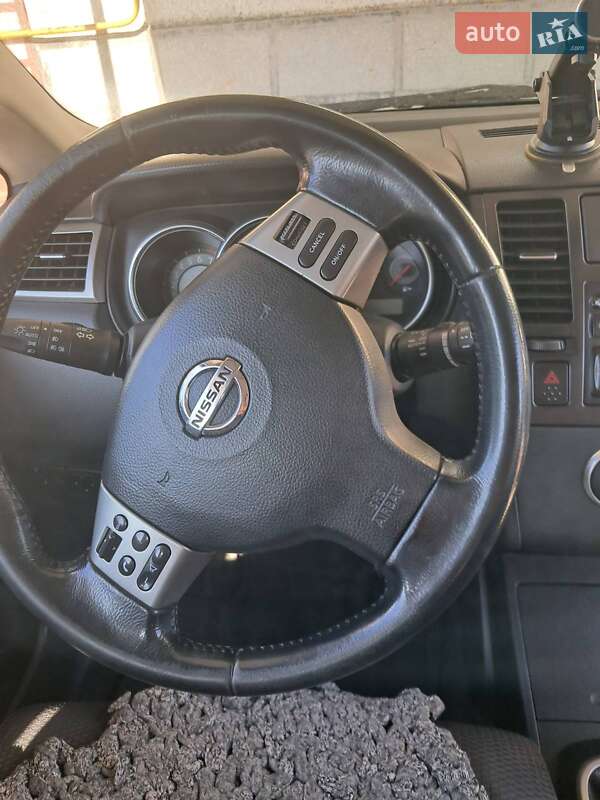 Хетчбек Nissan TIIDA 2007 в Городку