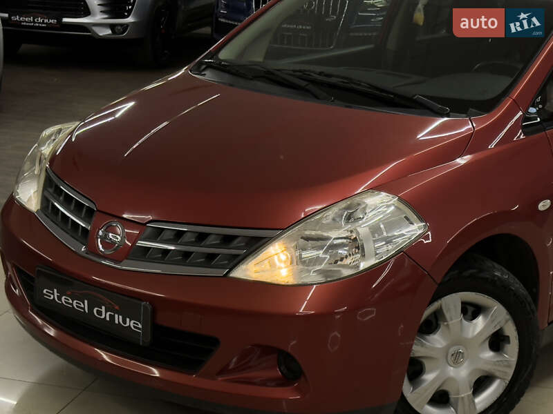 Хетчбек Nissan TIIDA 2010 в Миколаєві фото 2 Хетчбек Nissan TIIDA 2010 в Миколаєві