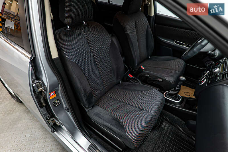 Седан Nissan TIIDA 2011 в Киеве фото 19 Седан Nissan TIIDA 2011 в Киеве