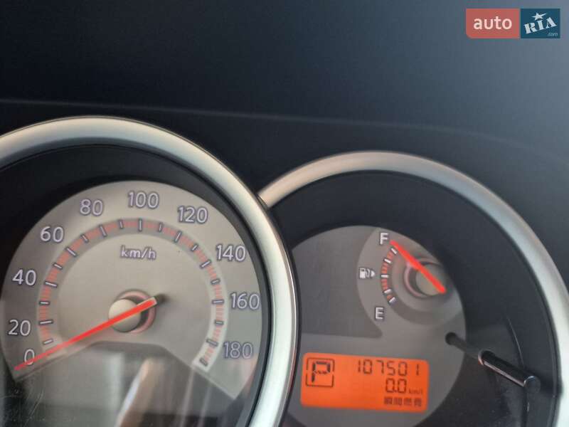 Хэтчбек Nissan TIIDA 2012 в Киеве фото 4 Хэтчбек Nissan TIIDA 2012 в Киеве