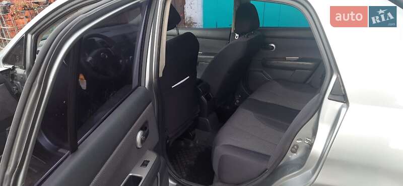 Седан Nissan TIIDA 2008 в Киеве