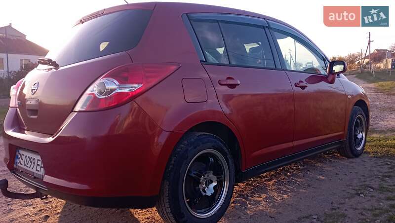 Хетчбек Nissan TIIDA 2010 в Миколаєві