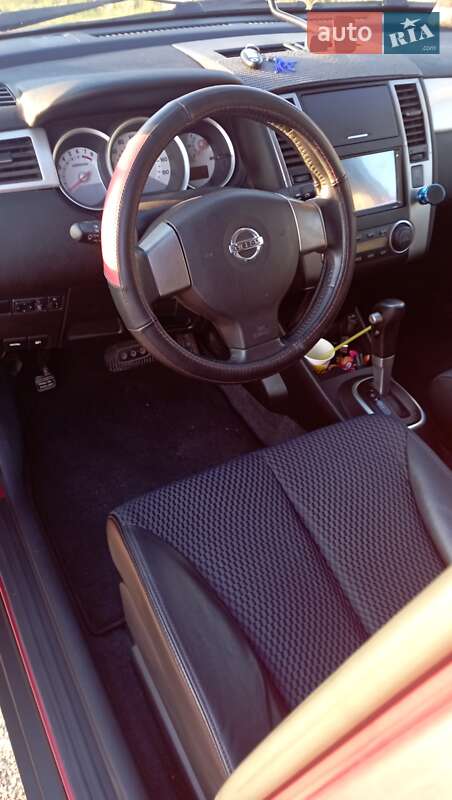 Хетчбек Nissan TIIDA 2010 в Миколаєві