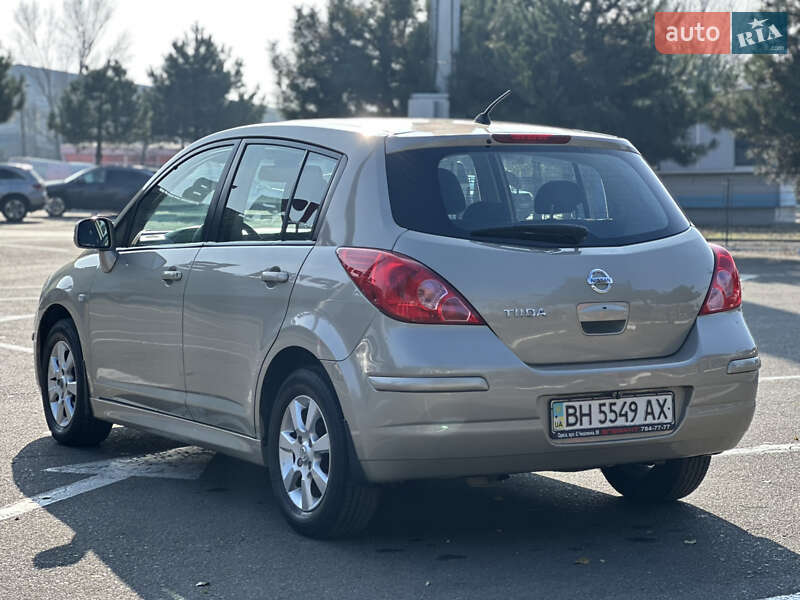 Хэтчбек Nissan TIIDA 2010 в Одессе