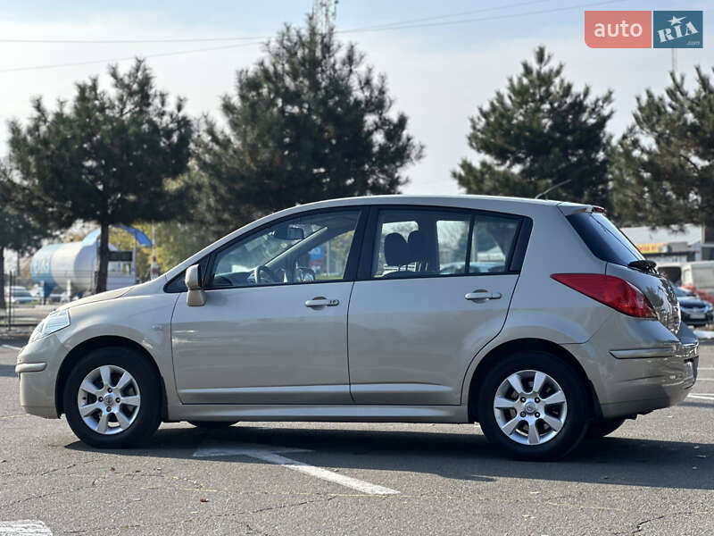 Хэтчбек Nissan TIIDA 2010 в Одессе