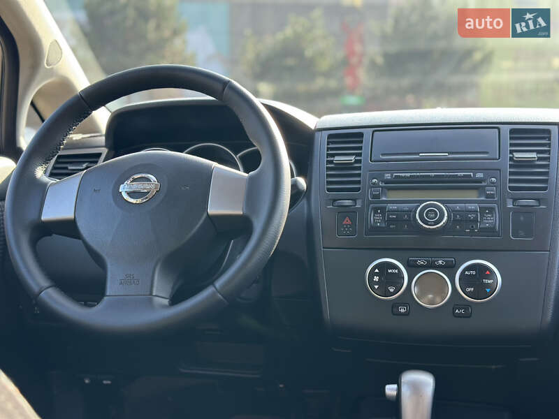 Хэтчбек Nissan TIIDA 2010 в Одессе