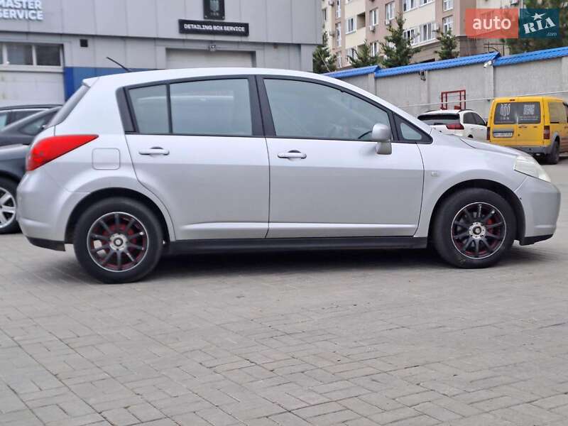Хэтчбек Nissan TIIDA 2006 в Одессе