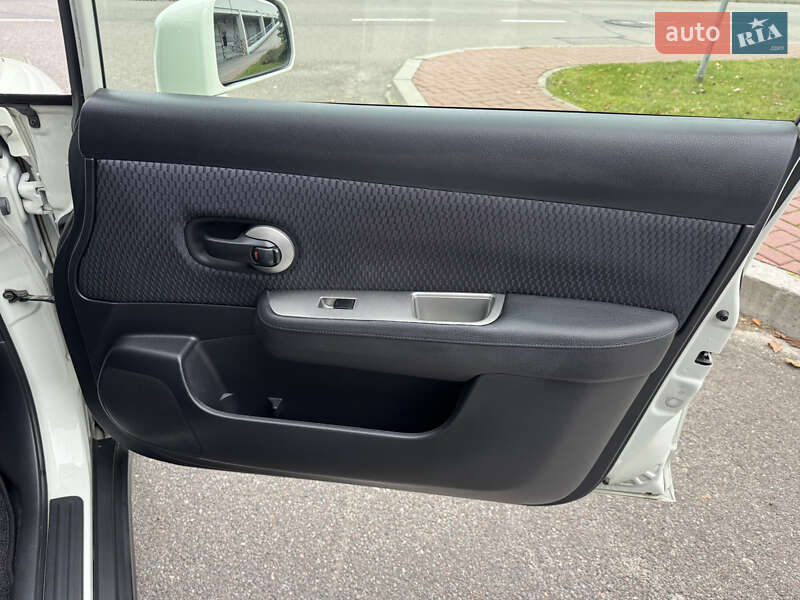 Хэтчбек Nissan TIIDA 2010 в Киеве фото 10 Хэтчбек Nissan TIIDA 2010 в Киеве
