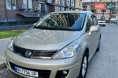 Хэтчбек Nissan TIIDA 2011 в Одессе