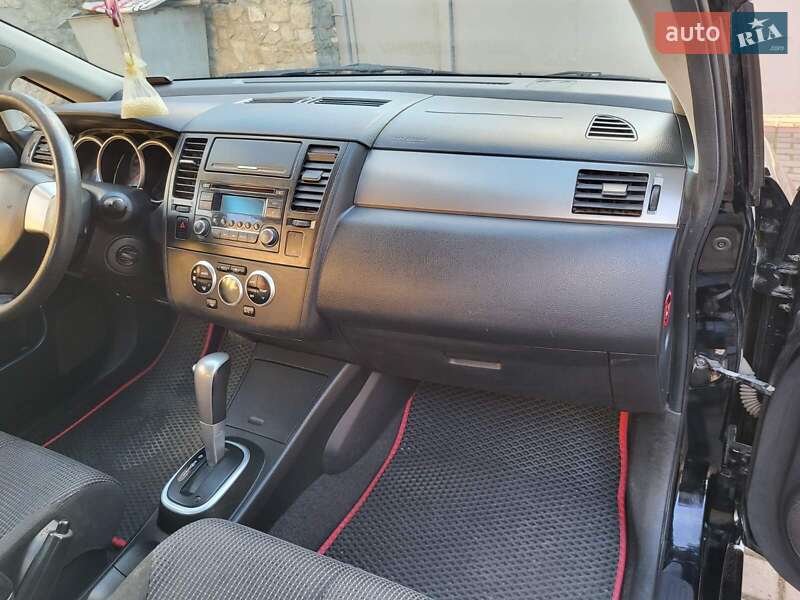 Хэтчбек Nissan TIIDA 2012 в Остроге