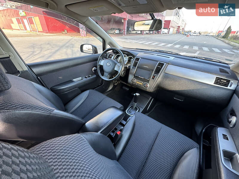 Хэтчбек Nissan TIIDA 2011 в Киеве