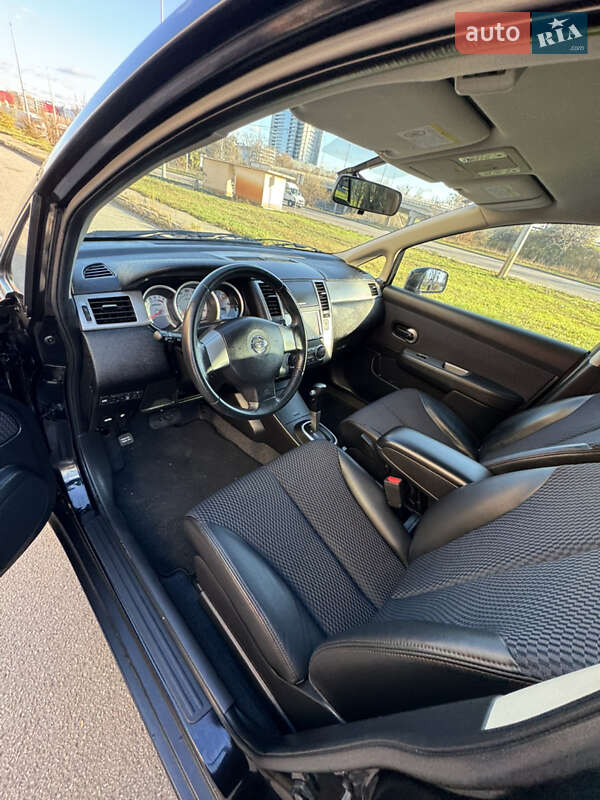 Хэтчбек Nissan TIIDA 2010 в Киеве