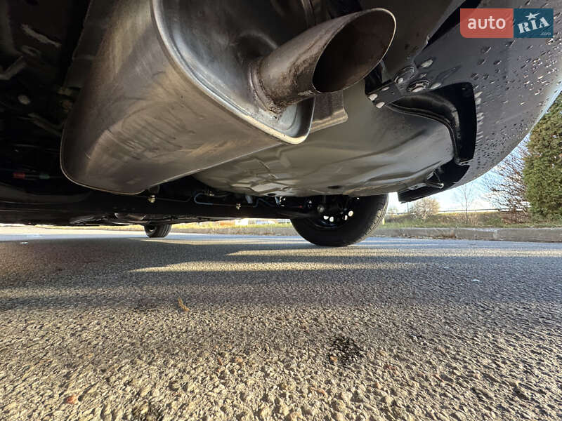 Хэтчбек Nissan TIIDA 2010 в Киеве