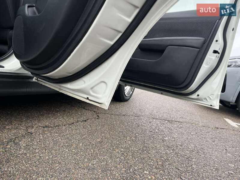 Хэтчбек Nissan TIIDA 2010 в Белой Церкви