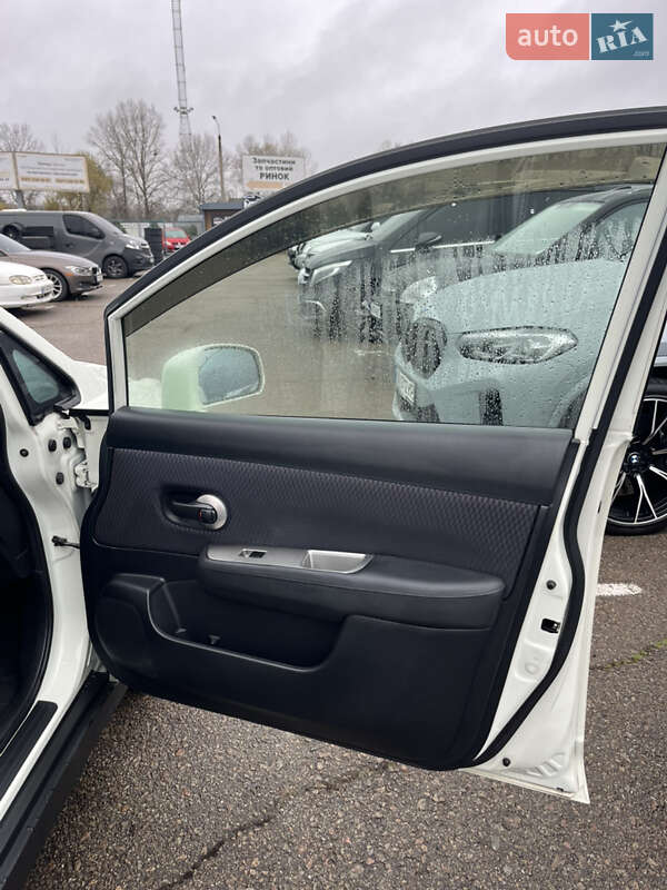 Хэтчбек Nissan TIIDA 2010 в Белой Церкви