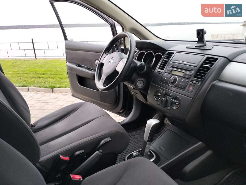 Хэтчбек Nissan TIIDA 2008 в Николаеве