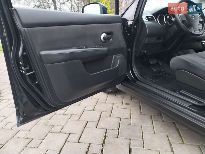 Хэтчбек Nissan TIIDA 2008 в Николаеве