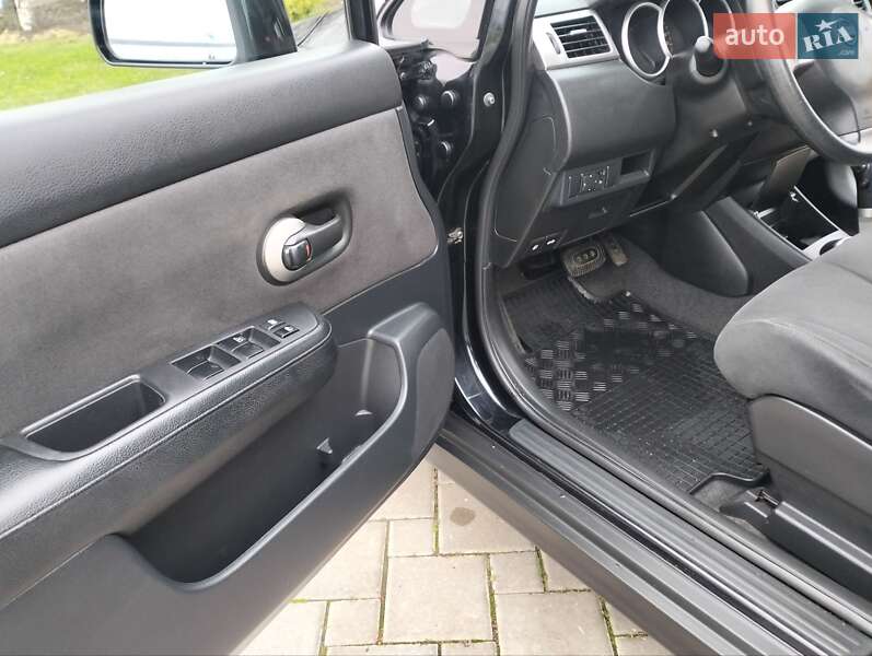 Хэтчбек Nissan TIIDA 2008 в Николаеве