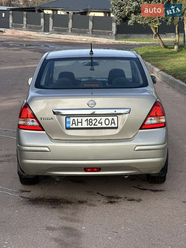 Седан Nissan TIIDA 2010 в Житомире