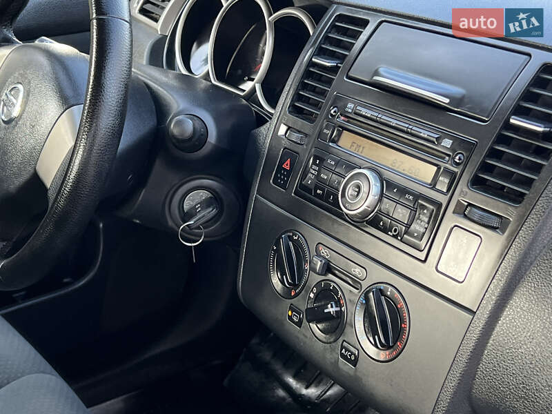 Седан Nissan TIIDA 2010 в Житомире