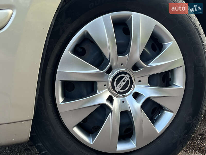 Седан Nissan TIIDA 2010 в Житомире