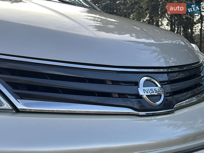 Седан Nissan TIIDA 2010 в Житомире