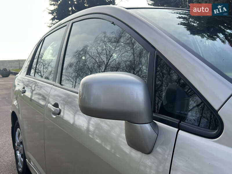 Седан Nissan TIIDA 2010 в Житомире