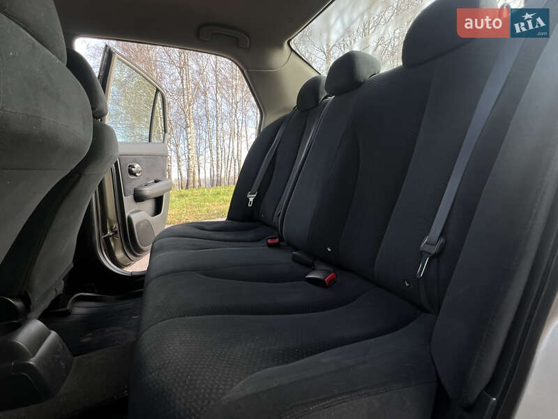 Седан Nissan TIIDA 2010 в Житомире