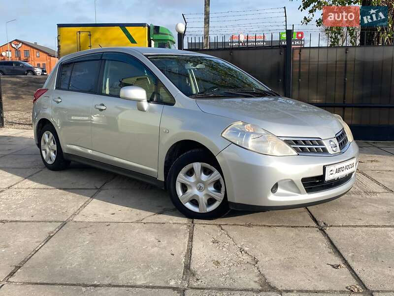Nissan TIIDA 2010