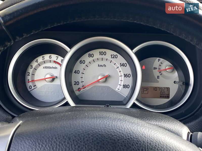 Хэтчбек Nissan TIIDA 2010 в Киеве фото 15 Хэтчбек Nissan TIIDA 2010 в Киеве