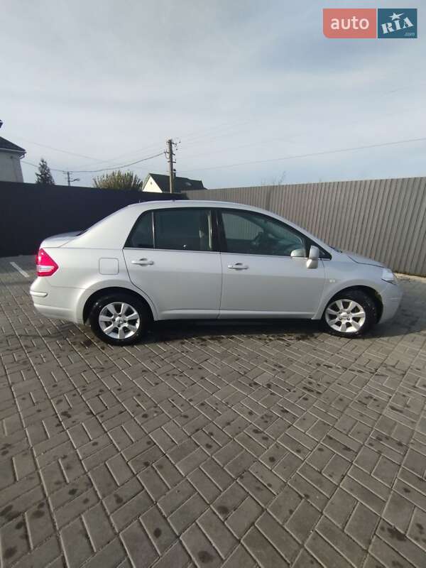 Седан Nissan TIIDA 2010 в Черкассах