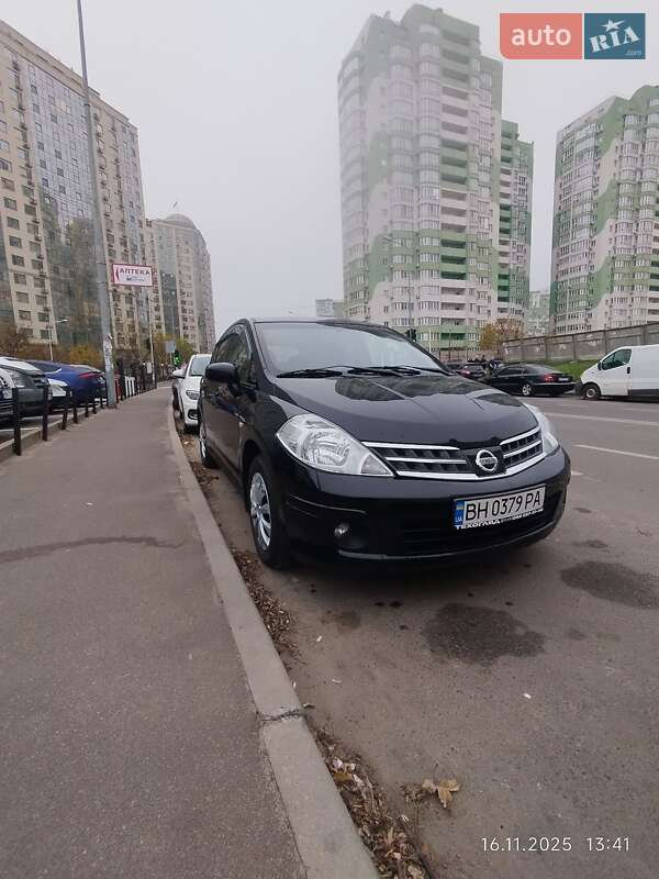 Хэтчбек Nissan TIIDA 2010 в Одессе