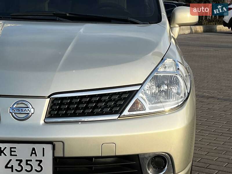Хэтчбек Nissan TIIDA 2008 в Днепре