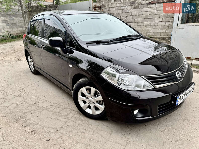Nissan TIIDA 2011