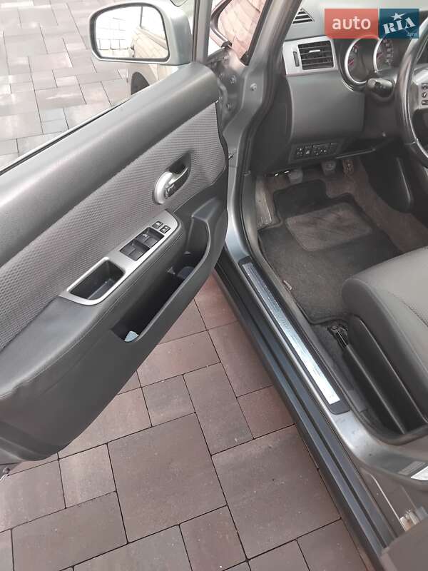 Хэтчбек Nissan TIIDA 2009 в Малине