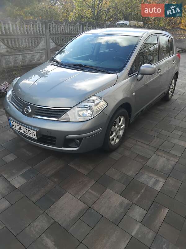 Хэтчбек Nissan TIIDA 2009 в Малине