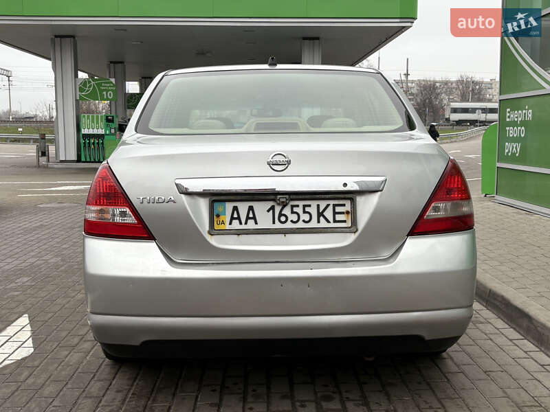 Седан Nissan TIIDA 2008 в Киеве